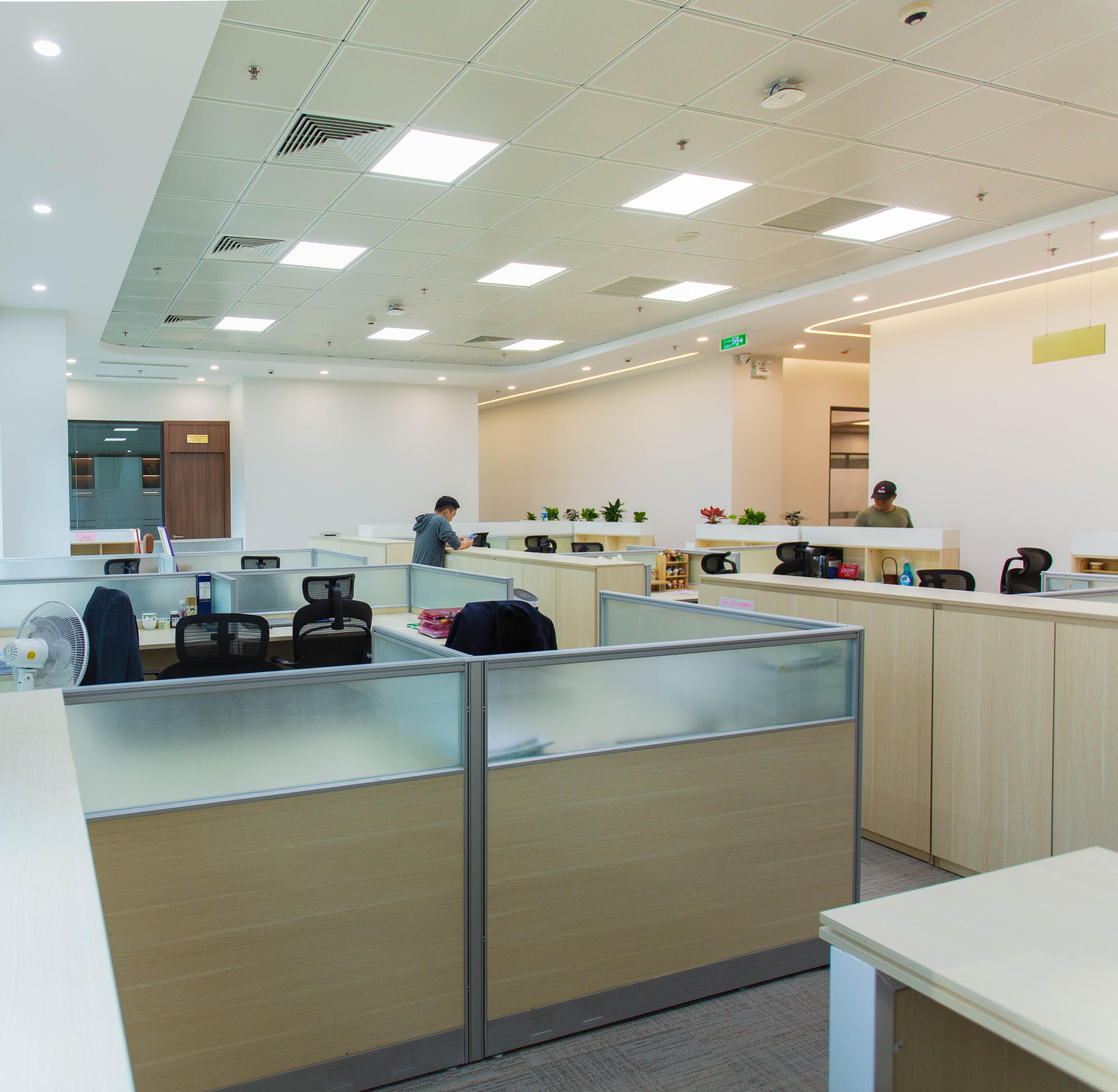 A bright service operations floor with workstations ready for a platform optimisation review.